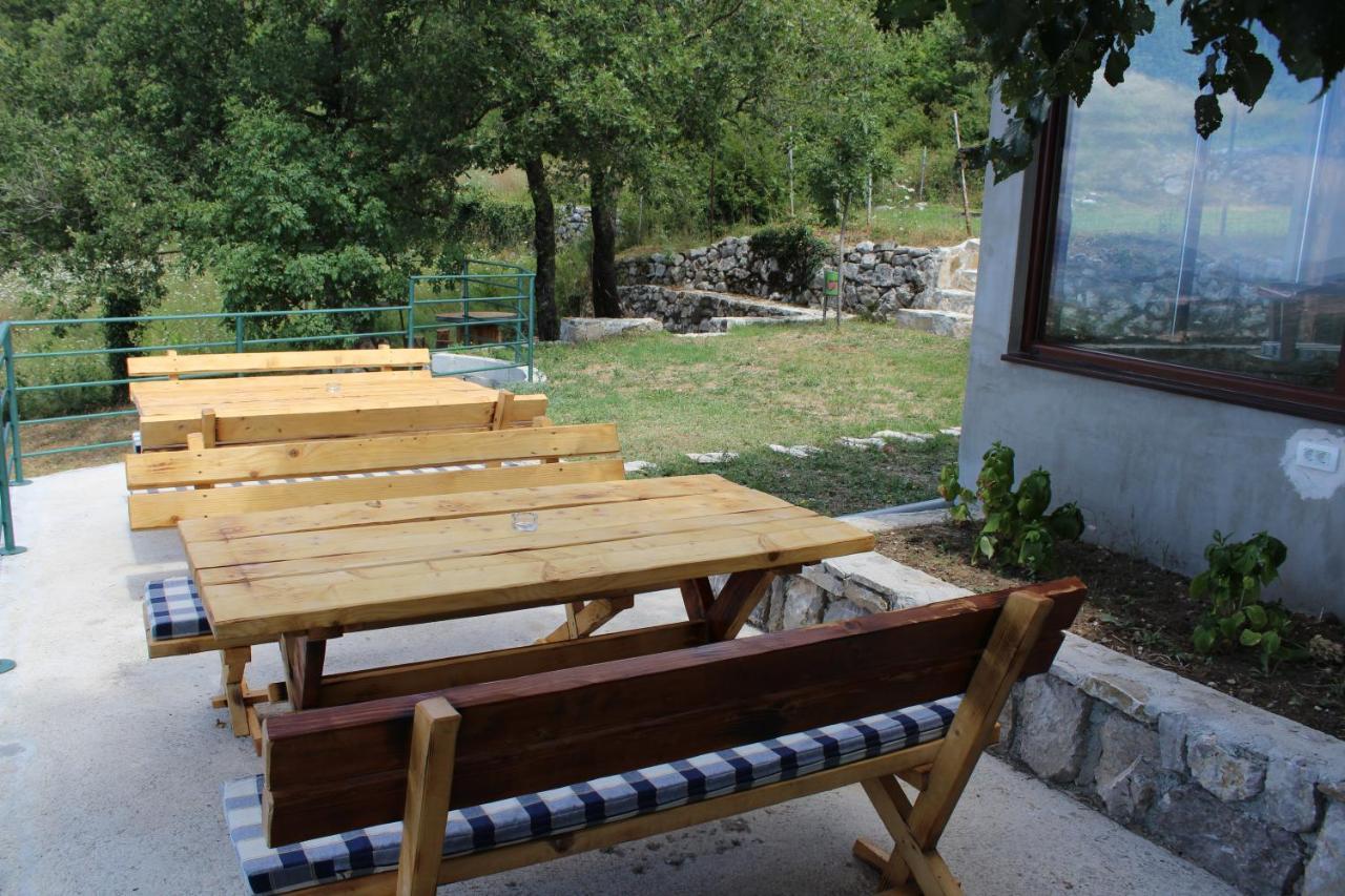 Forest Apartments Kotor Eksteriør bilde